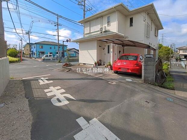 前面道路を含めた現地写真です。