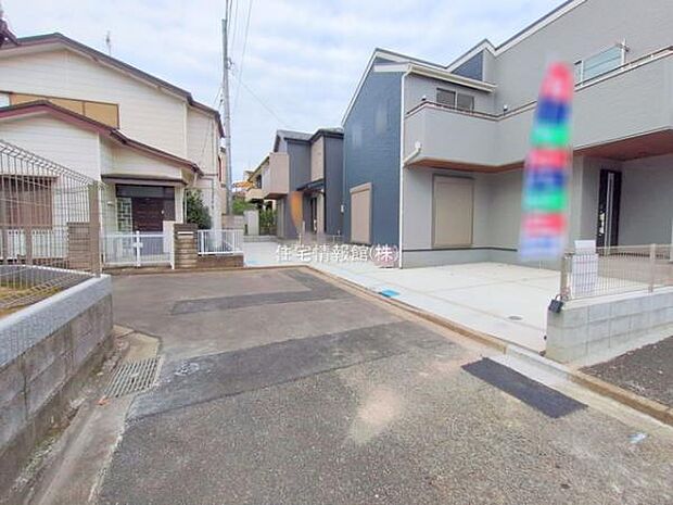 前面道路を含めた現地写真です。