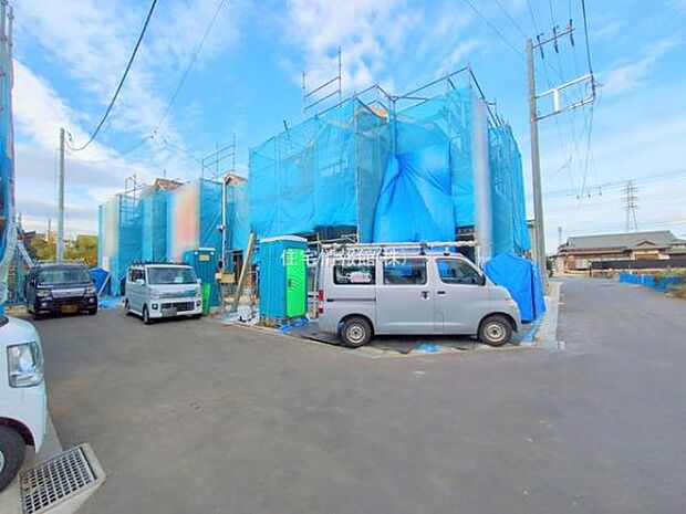 前面道路を含めた現地写真です。