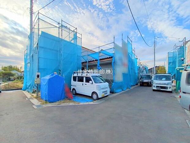 前面道路を含めた現地写真です。