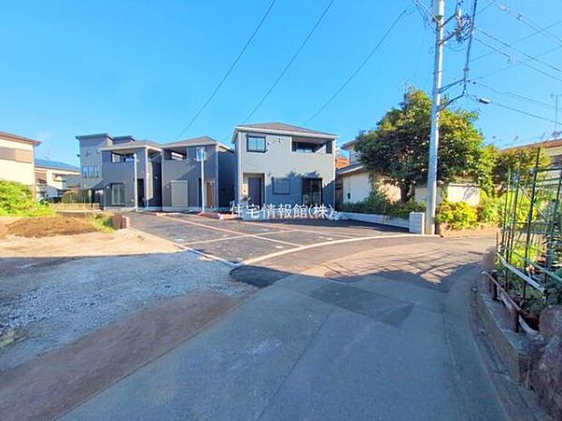 前面道路を含めた現地写真です。