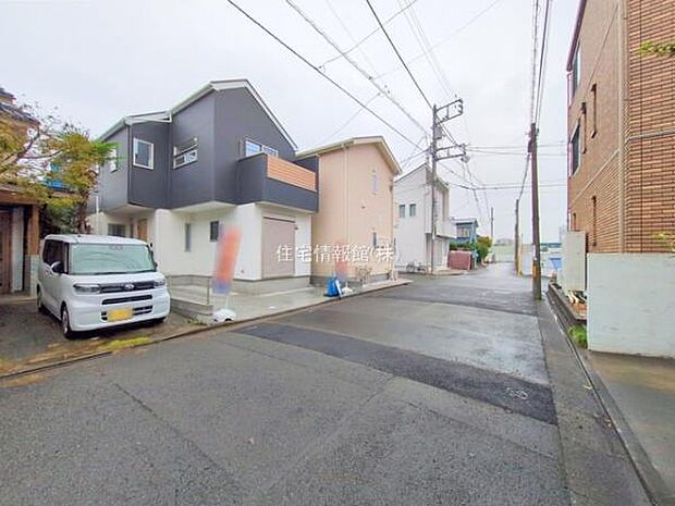 前面道路を含めた現地写真です。