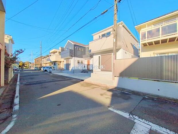 前面道路を含めた現地写真です。