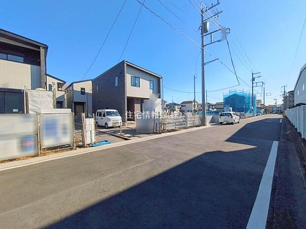 前面道路を含めた現地写真です。