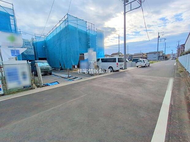 前面道路を含めた現地写真です。