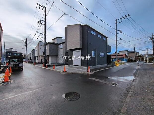 前面道路を含めた現地写真です。