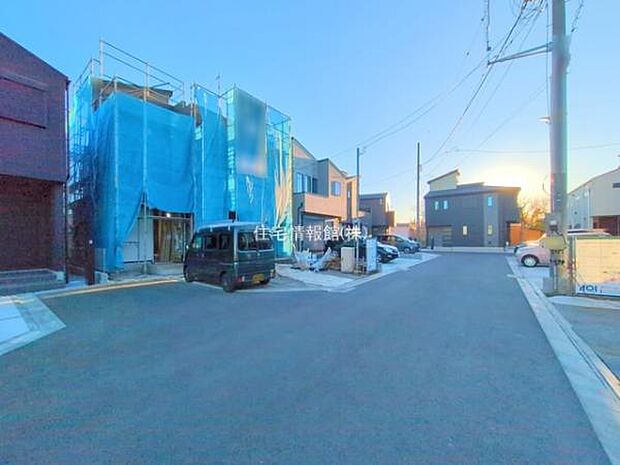 前面道路を含めた現地写真です。