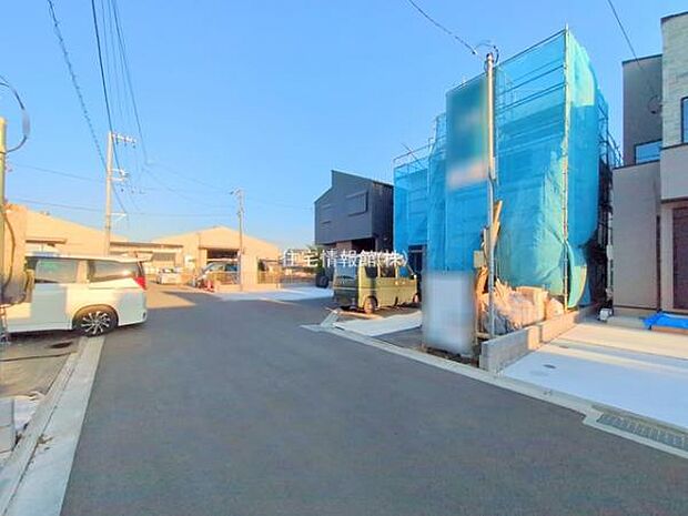 前面道路を含めた現地写真です。