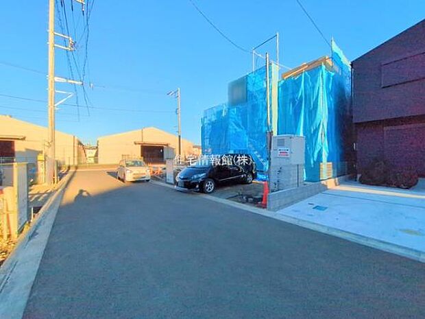 前面道路を含めた現地写真です。