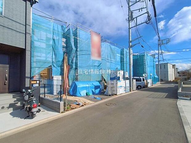 前面道路を含めた現地写真です。