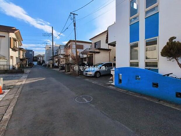 前面道路を含めた現地写真です。