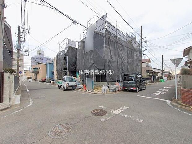 前面道路を含めた現地写真です。