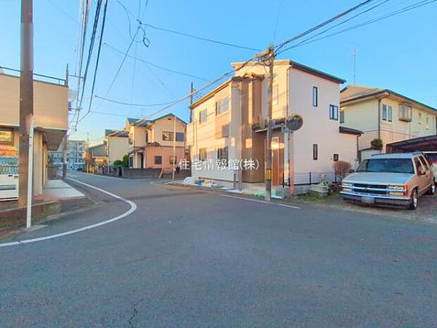 前面道路を含めた現地写真です。