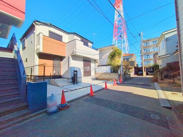 前面道路を含めた現地写真です。