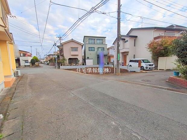 前面道路を含めた現地写真です。