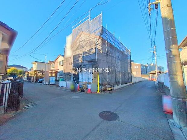 前面道路を含めた現地写真です。