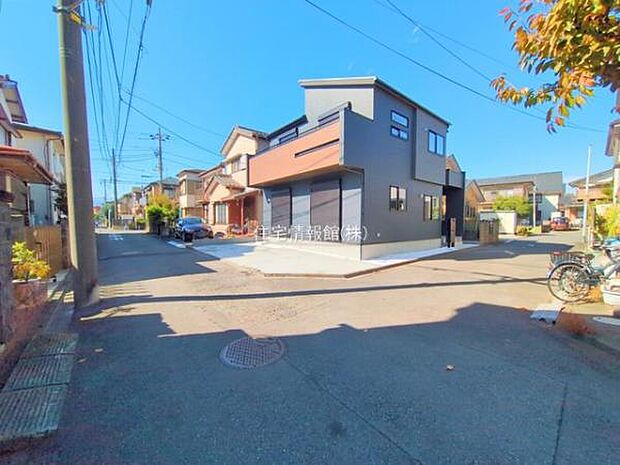前面道路を含めた現地写真です。