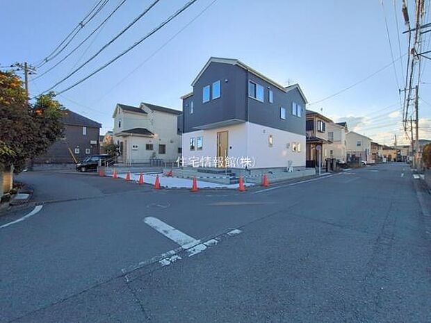 前面道路を含めた現地写真です。