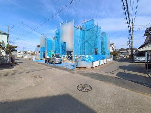 前面道路を含めた現地写真です。