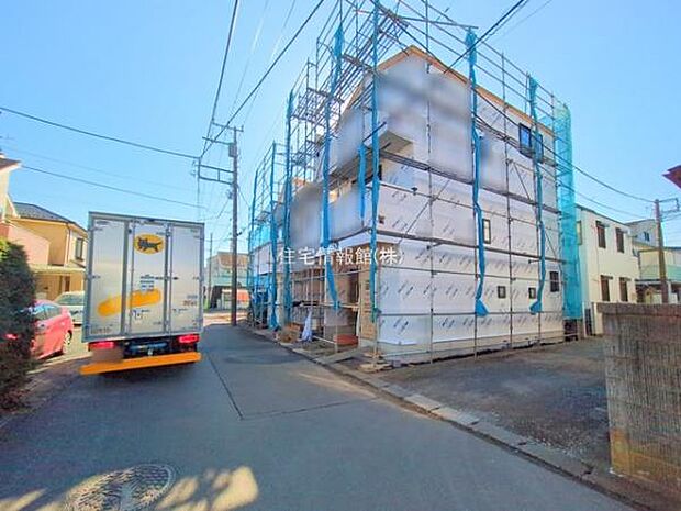 前面道路を含めた現地写真です。