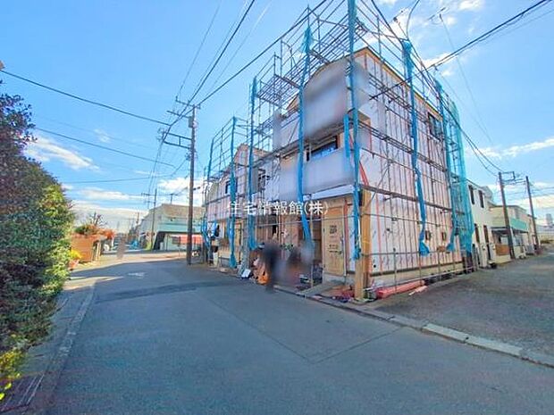 前面道路を含めた現地写真です。