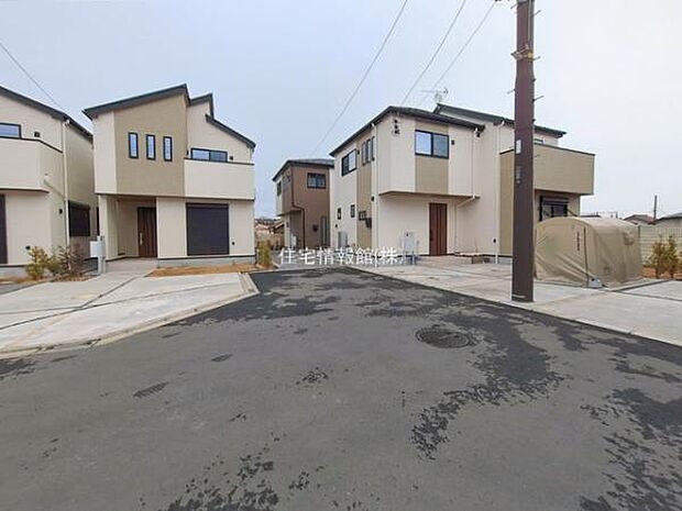 前面道路を含めた現地写真です。