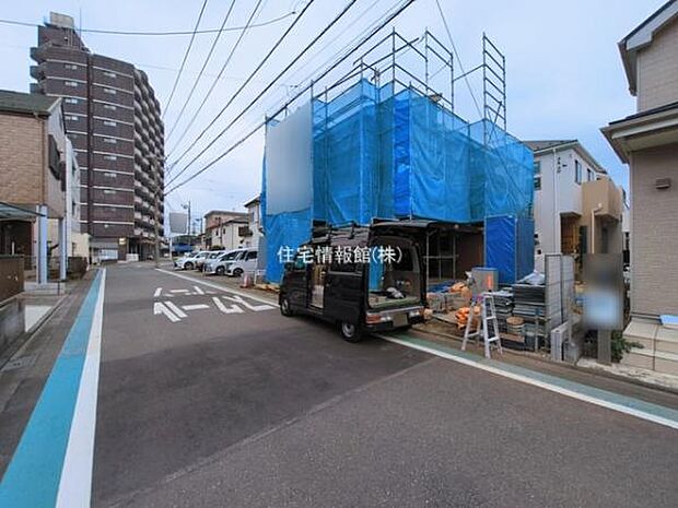 前面道路を含めた現地写真です。