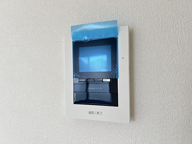 訪問者を確認できるTVモニター付きインターフォンです。