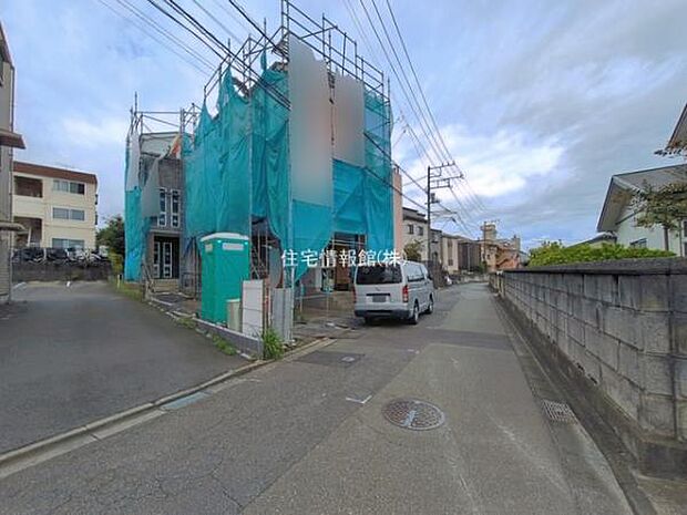前面道路を含めた現地写真です。