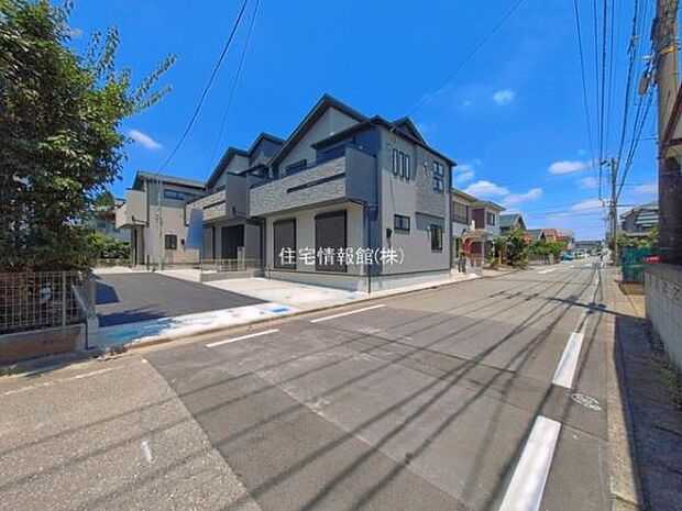 前面道路を含めた現地写真です。