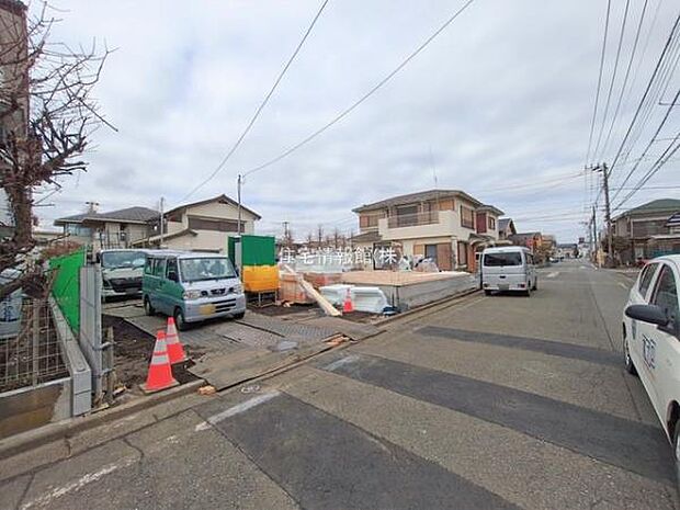 前面道路を含めた現地写真です。