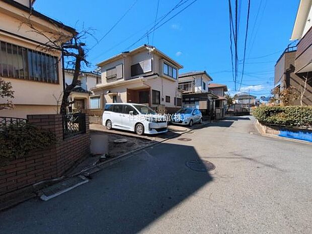 前面道路を含めた現地写真です。