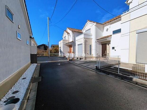 前面道路を含めた現地写真です。