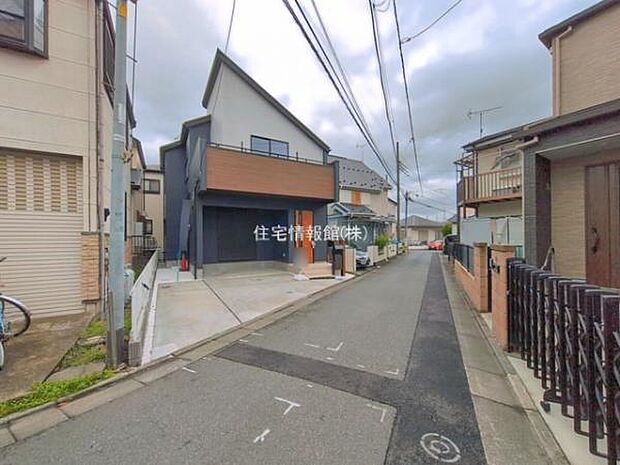 前面道路を含めた現地写真です。