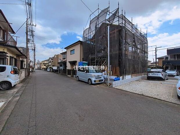 前面道路を含めた現地写真です。