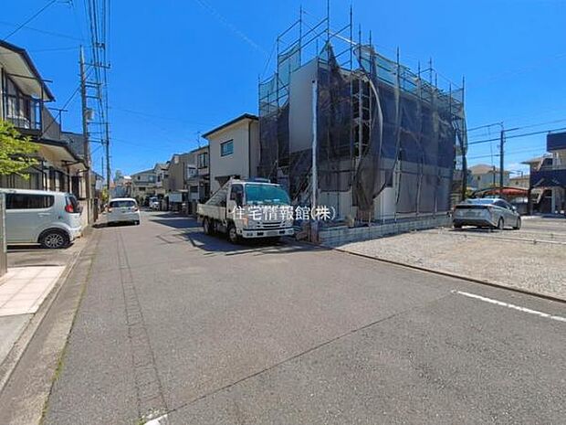 前面道路を含めた現地写真です。