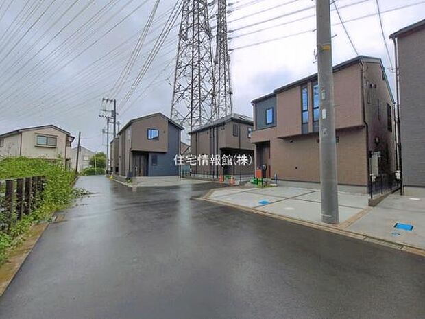 前面道路を含めた現地写真です。