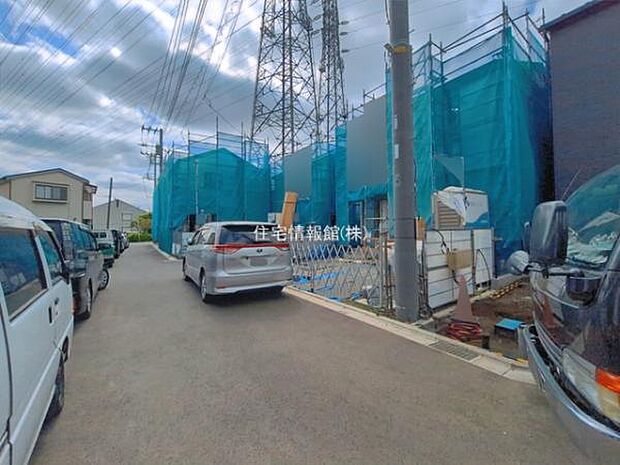 前面道路を含めた現地写真です。