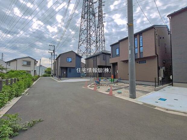 前面道路を含めた現地写真です。