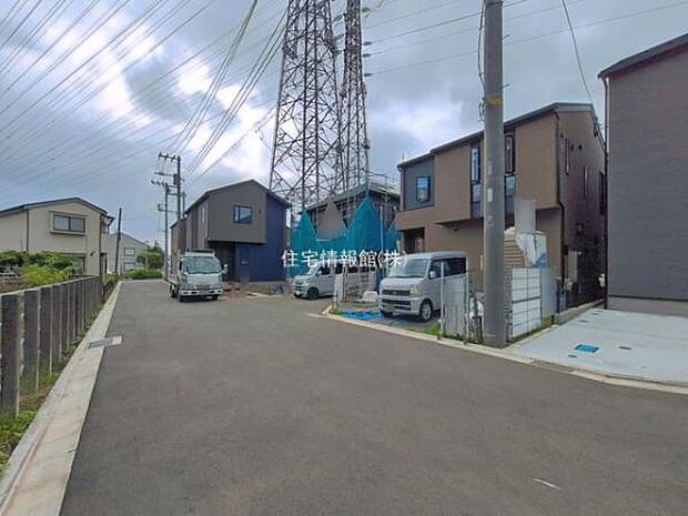 前面道路を含めた現地写真です。