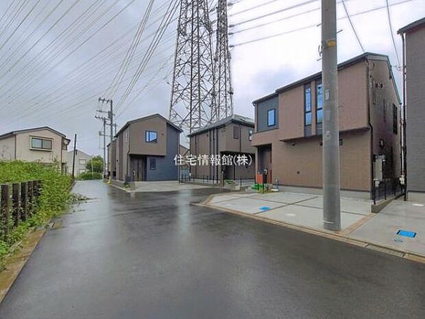 前面道路を含めた現地写真です。