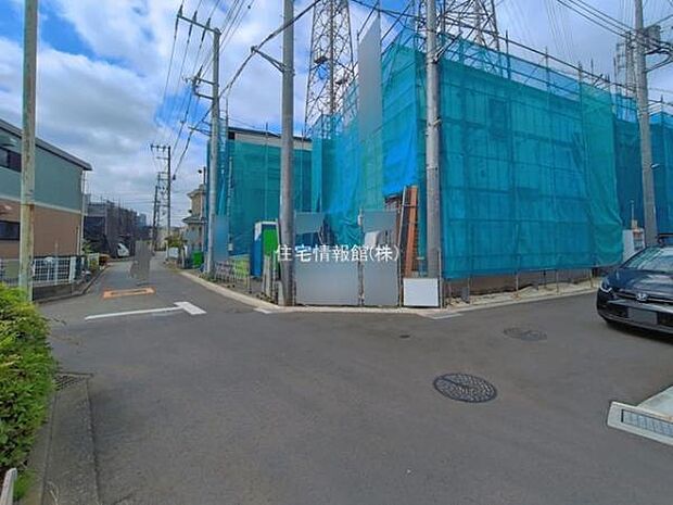 前面道路を含めた現地写真です。