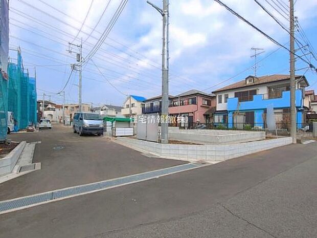 前面道路を含めた現地写真です。