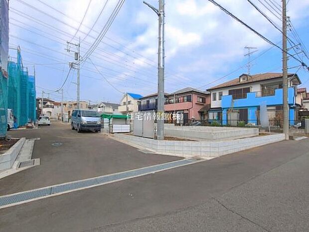 前面道路を含めた現地写真です。