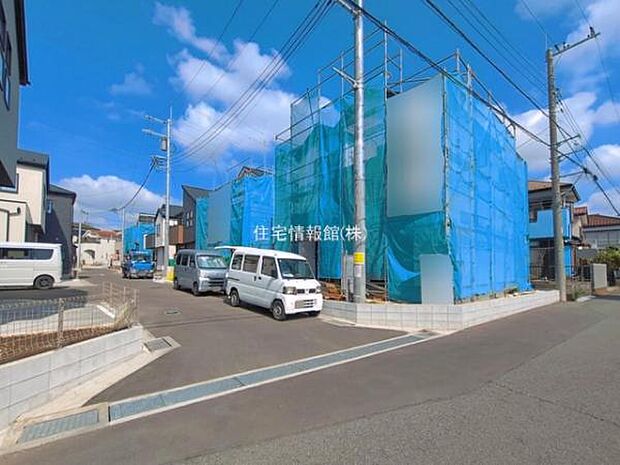 前面道路を含めた現地写真です。