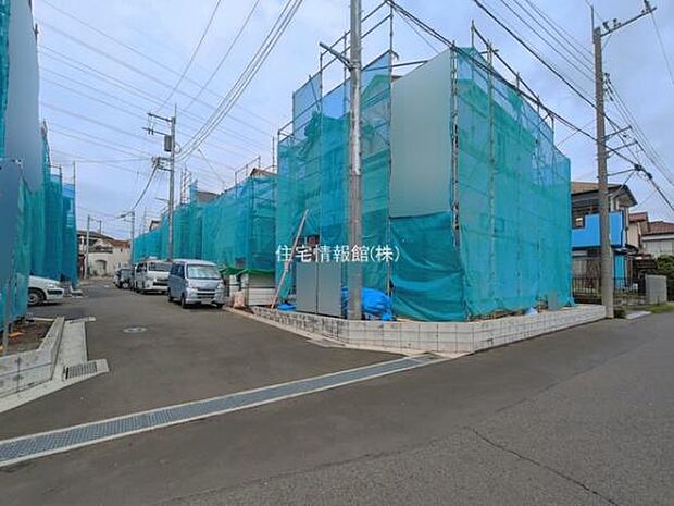 前面道路を含めた現地写真です。