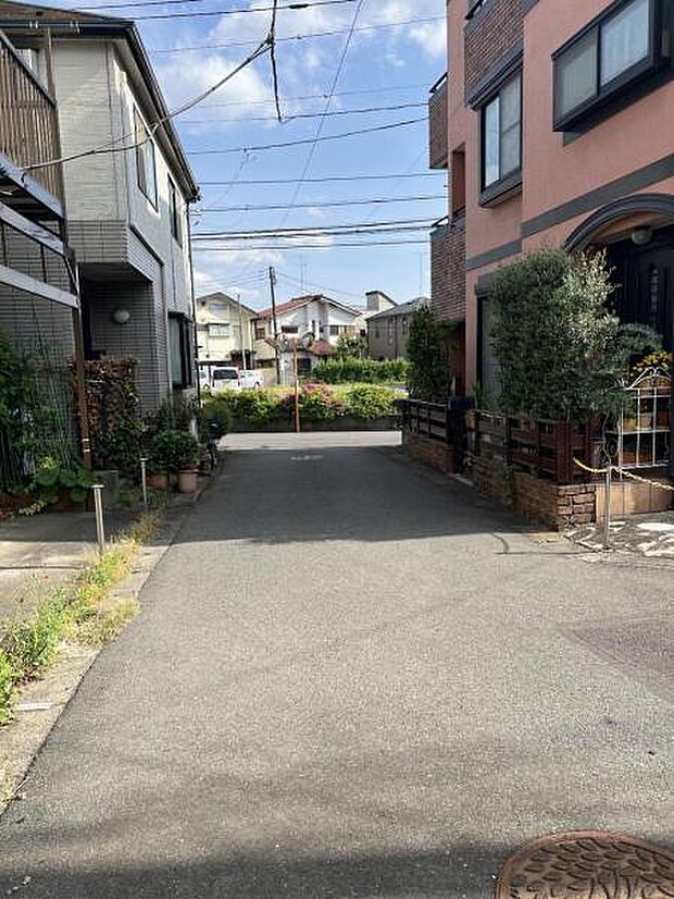 道路幅員約4mの前面道路です。