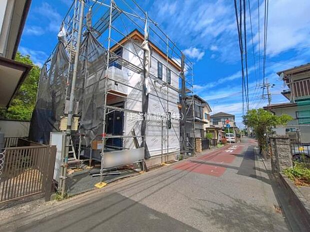 前面道路を含めた現地写真です。