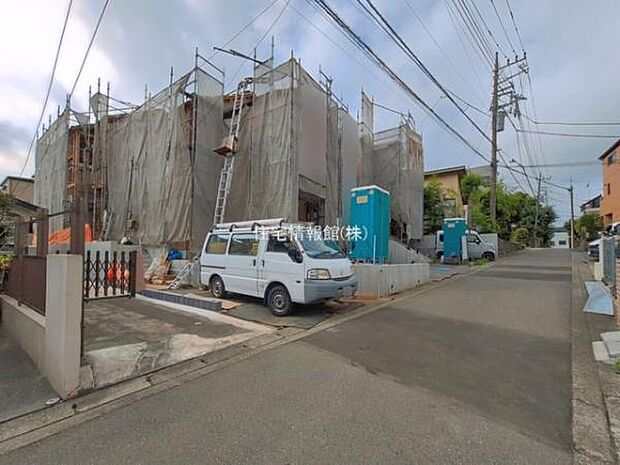 前面道路を含めた現地写真です。