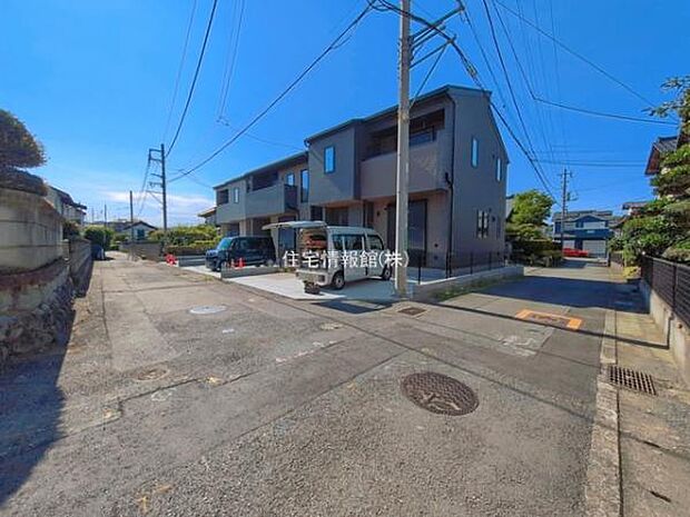 前面道路を含めた現地写真です。